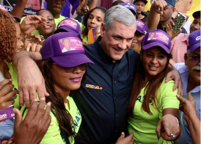 Gonzalo Castillo promete fortalecer políticas públicas a favor de las mujeres