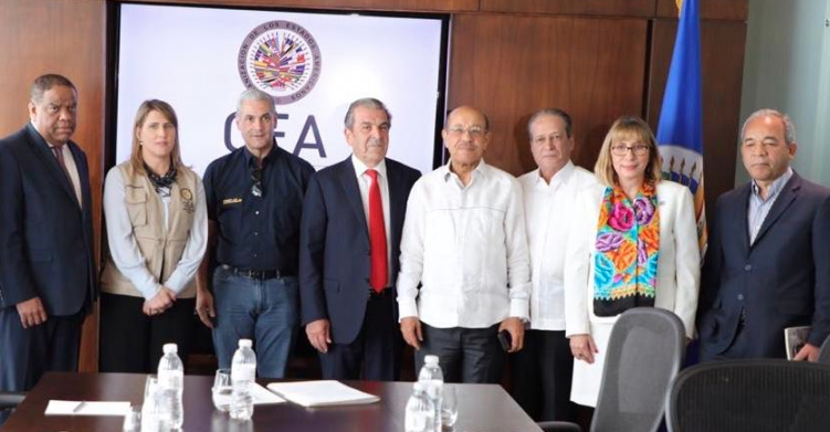 Gonzalo Castillo en reunión con misión OEA: A los que la victoria no les favorezca, acepten su derrota