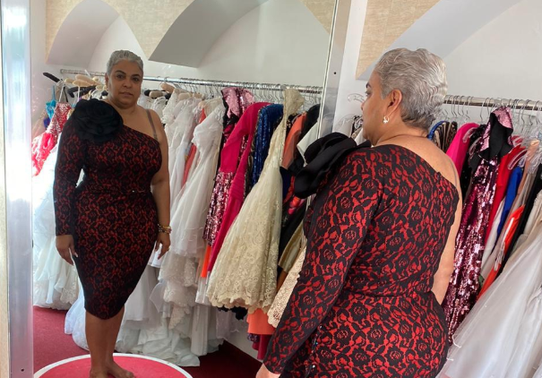 Alquiler y confección de vestidos abre puertas a mujeres de diferentes talla