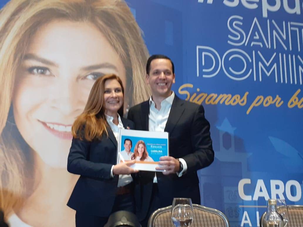 El excandidato a alcalde Hugo Beras y Carolina Mejía, aspirante a la misma posición por el Partido Revolucionario Moderno PRM en el Distrito Nacional, se comprometieron a realizar las políticas públicas que hagan de Santo Domingo una mejor ciudad en un acuerdo denominado Alianza por Santo Domingo.