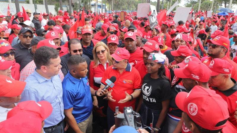 (foto) Quique Antún responde preguntas a los periodistas