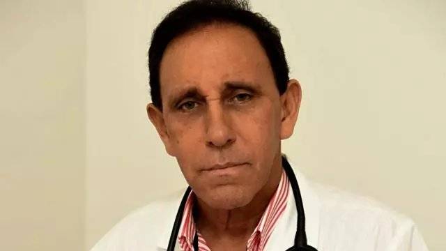 El doctor Félix Antonio Cruz Jiminián presenta en su cuarto días de ingreso en la Plaza de la Salud por coronavirus.