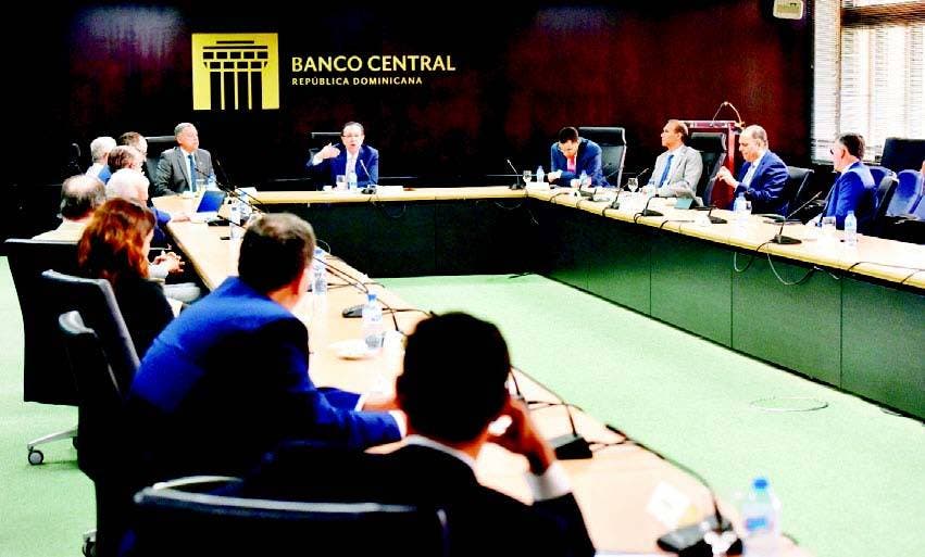 El encuentro participaron funcionarios área económica y representantes sector empresarial.