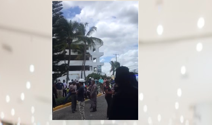 Coronavirus: Empleados de hotel en Boca Chica protestan tras ser enviados a sus casas sin pagos