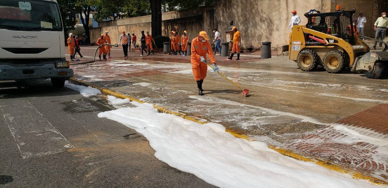 MOPC  y CAASD inician jornada de limpieza en espacios públicos