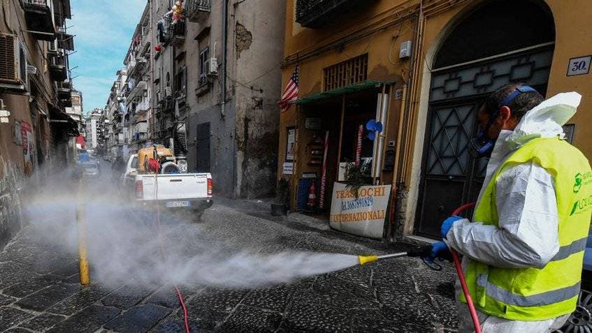 OMS advierte que rociar las calles con desinfectante es peligroso y poco eficaz