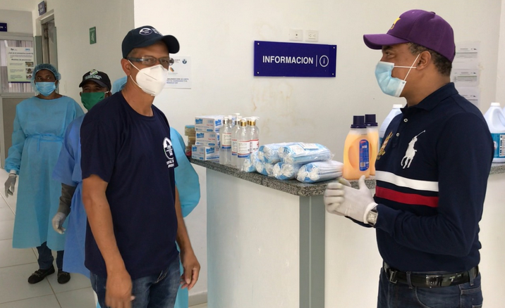 Iván Lorenzo entrega insumos a centro de salud de Elías Piña por COVID-19