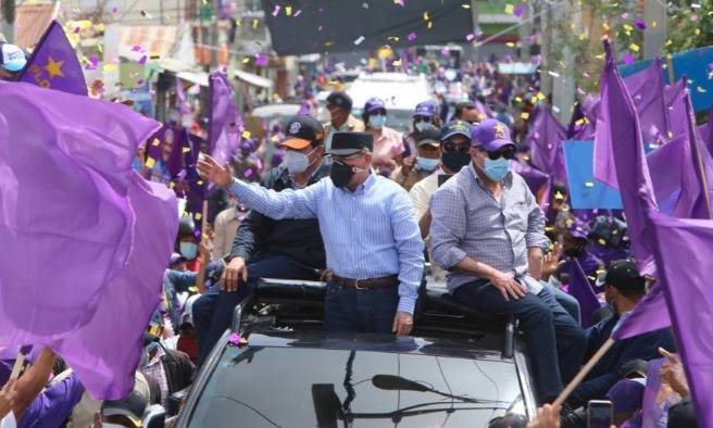 Así va Danilo Medina en calles de Santiago en apoyo a Gonzalo Castillo