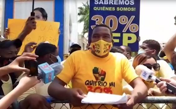Pedro Botello pide a Danilo Medina instruir a senadores aprobar 30 % fondos AFP