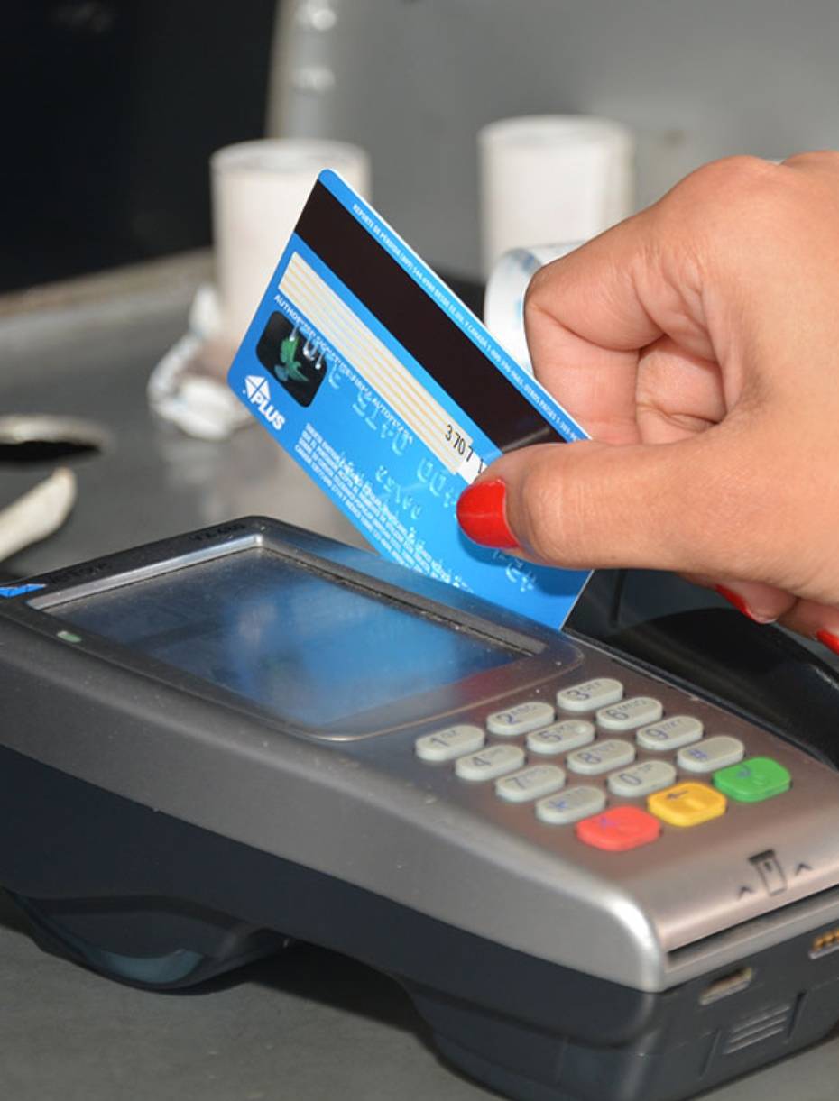 SCJ establece que establecimientos deben solicitar identificación para pagos con tarjetas