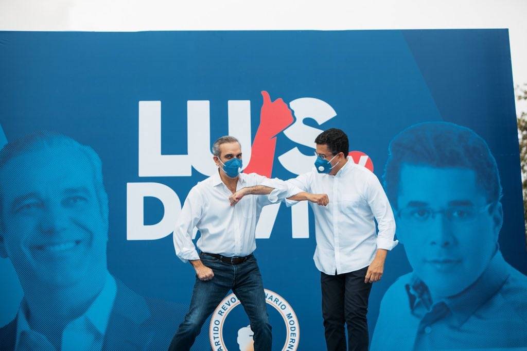 FOTOS Y VIDEOS: Vea el momento en que David Collado apoya públicamente a Luis Abinader