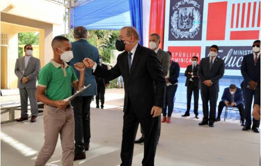 Danilo Medina inaugura 19 centros educativos y tres estancias infantiles