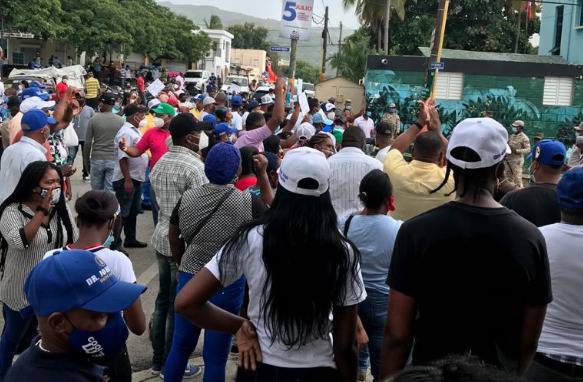 Manifestantes en Elías Piña