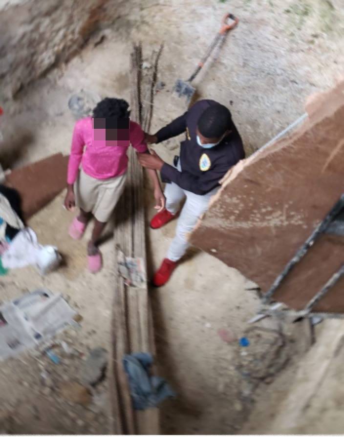 Padres dejaban hijas en cisterna en construcción durante todo el día en SDO