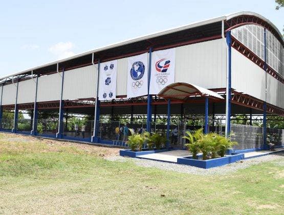 COD inaugura Polideportivo en Elías Piña