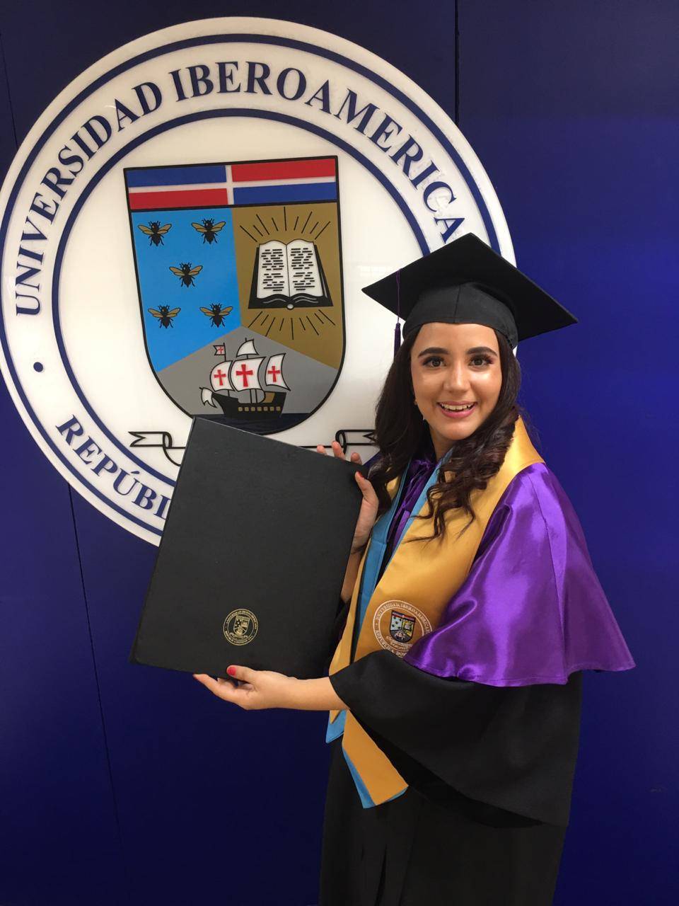 UNIBE reconoce graduada de Educación Inicial, egresada de Liceo Científico de Villa Tapia