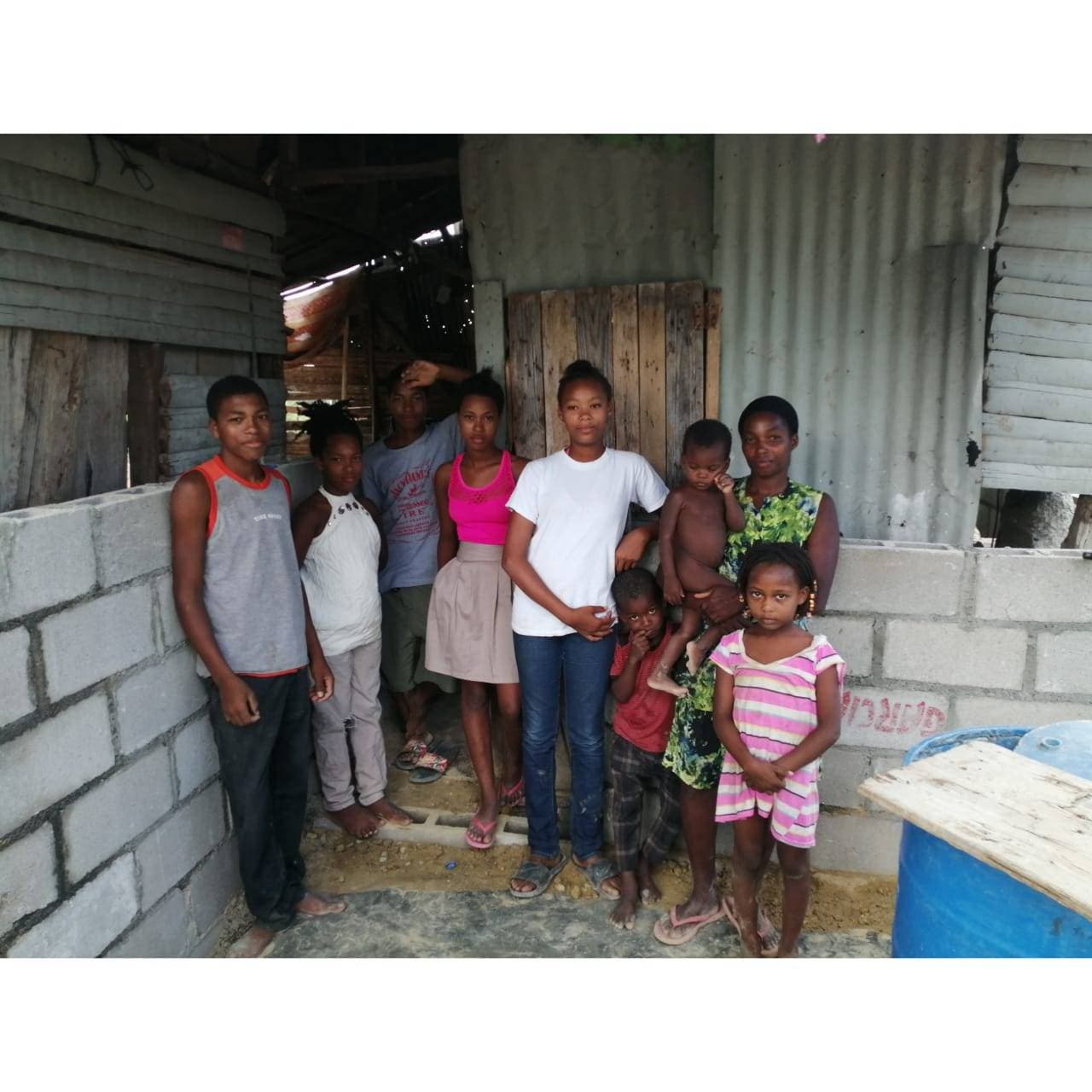 No puede terminar su casa por falta de materiales: Drama que vive madre de 8 hijos