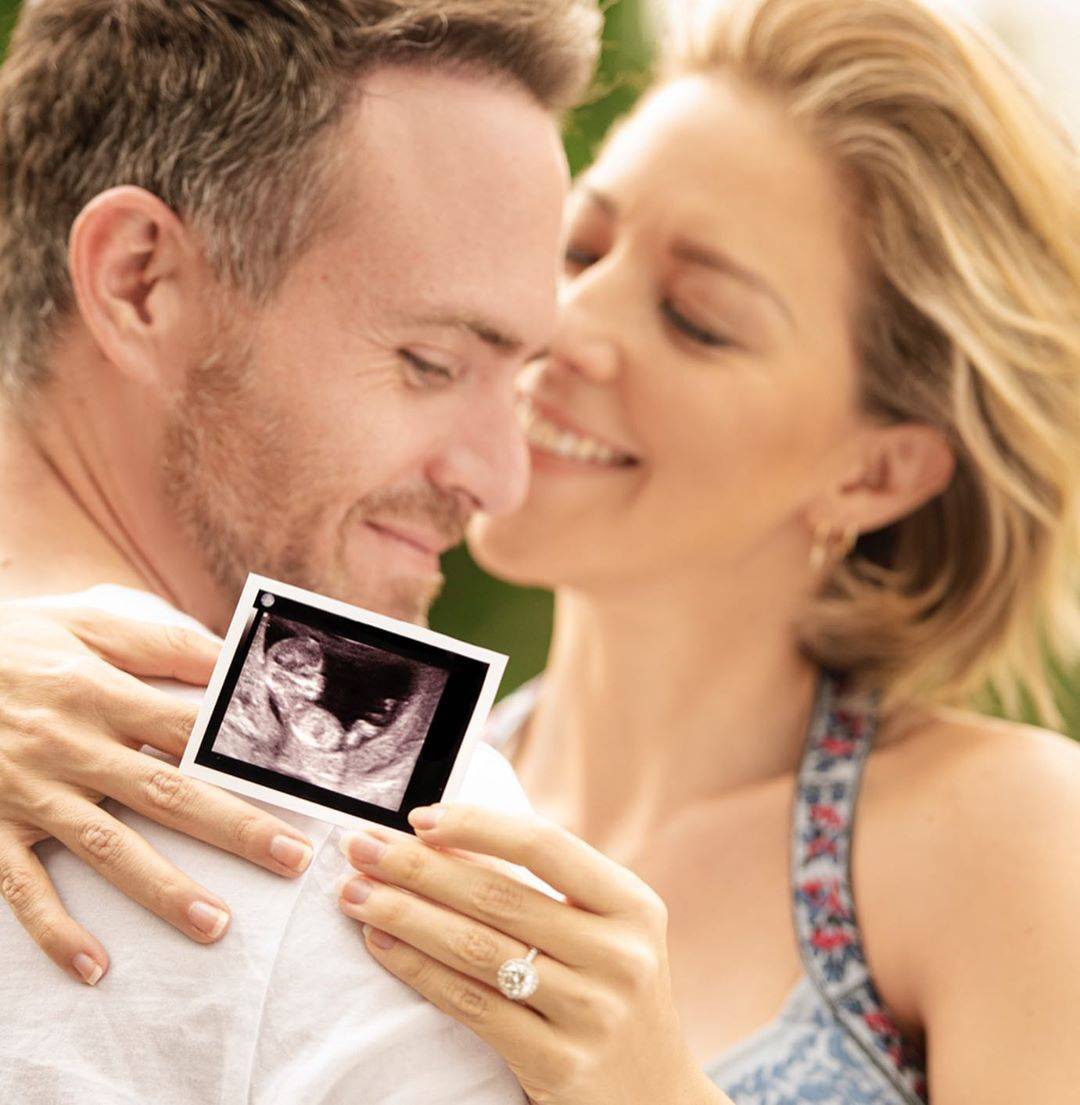 Los actores Fernanda Castillo y Erik Hayser esperan su primer hijo