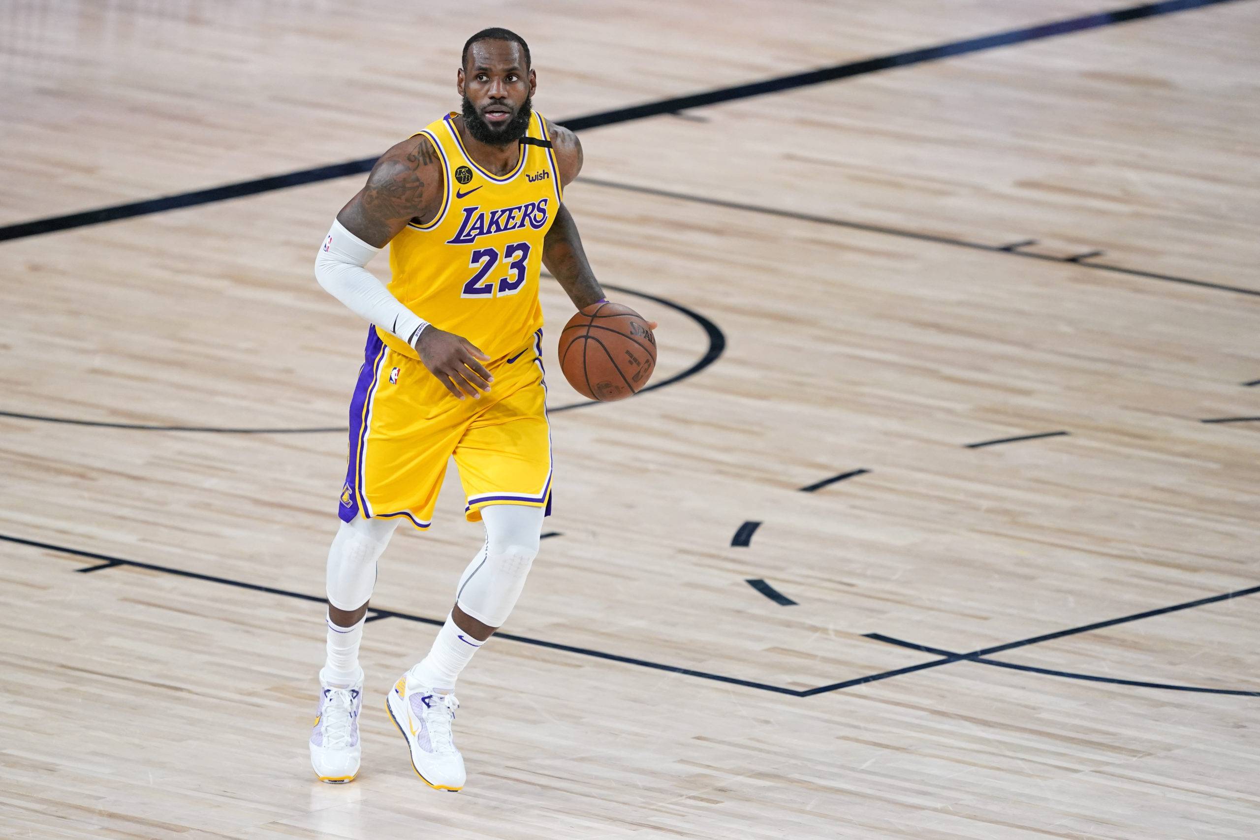 LeBron James bailó tras la clasificación de los Lakers a las semifinales y causó sensación en las redes