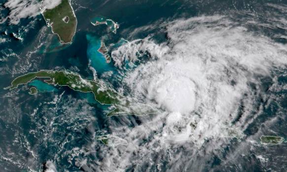Bahamas se prepara ante amenaza de que depresión tropical evolucione a huracán