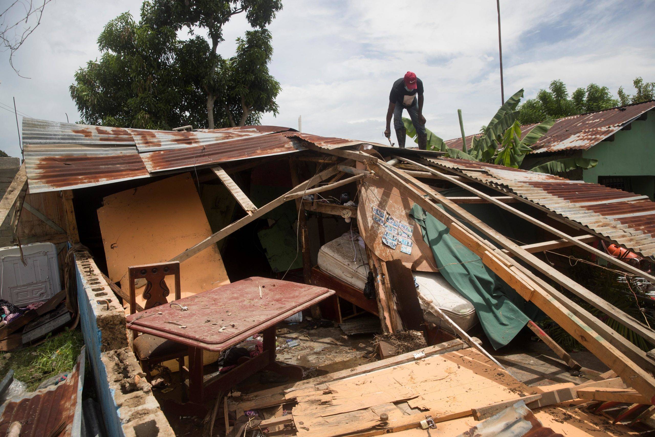 Seis comunidades permanecen incomunicadas y 172 viviendas afectadas por Isaías