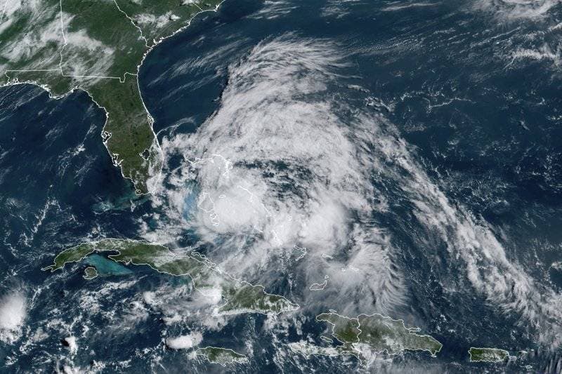 La tormenta Isaías llega a una Florida golpeada por el coronavirus
