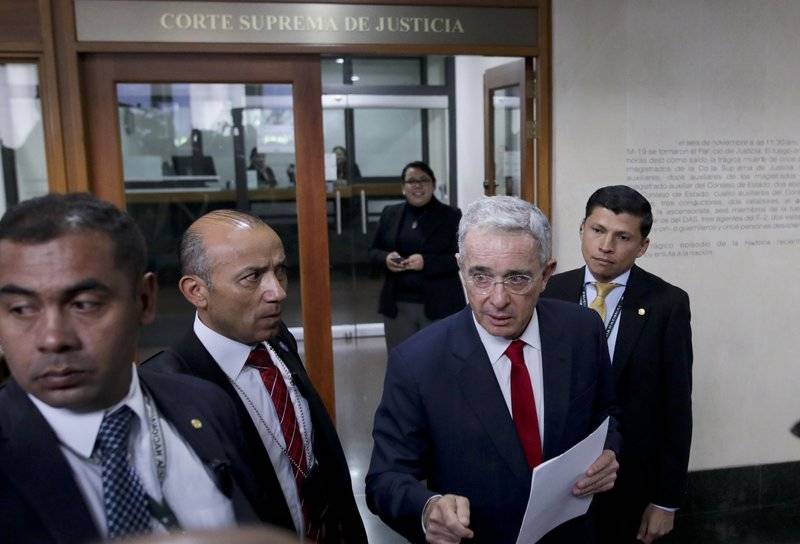 Colombia: papeles judiciales muestran desafío legal de Álvaro Uribe