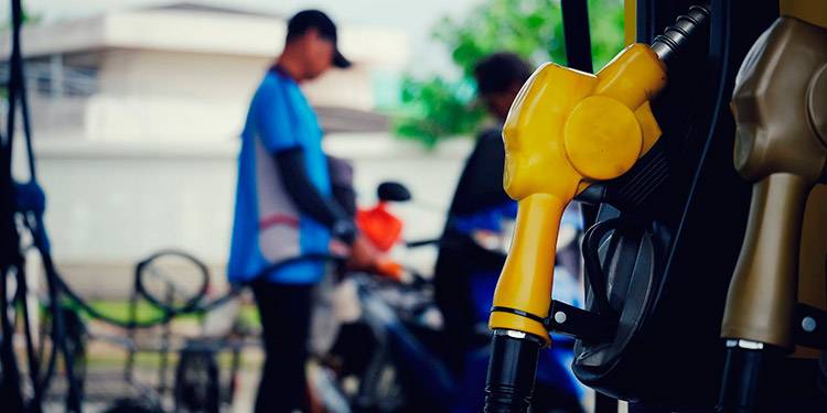 Precios de los combustibles subirán entre 50 centavos y 2.60 pesos
