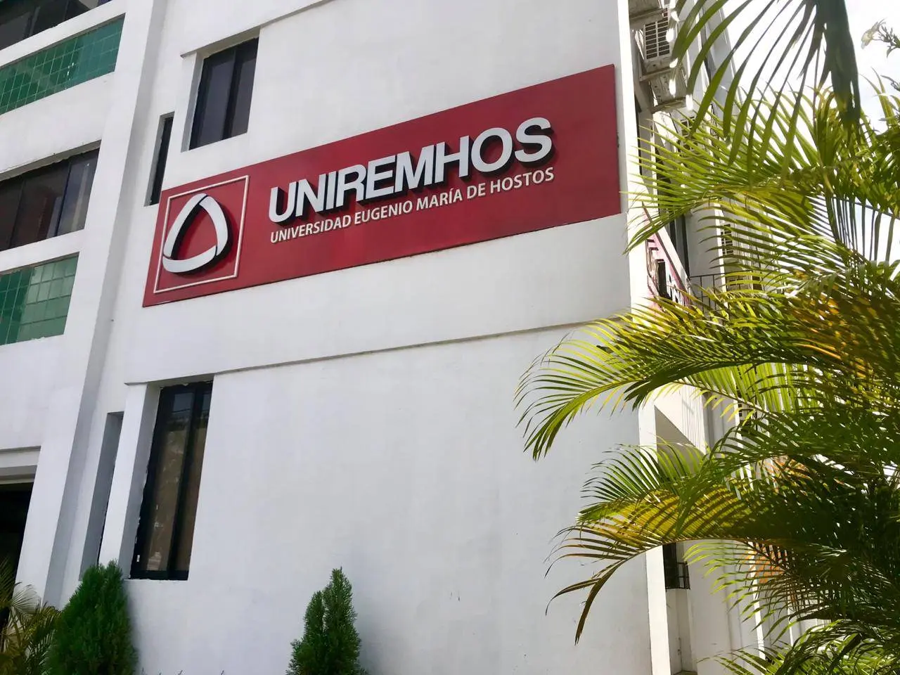 UNIREMHOS celebra su 50ª ceremonia de graduación bajo la modalidad virtual