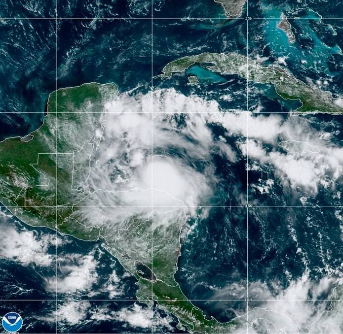 Nana se debilita a depresión tropical sobre Guatemala