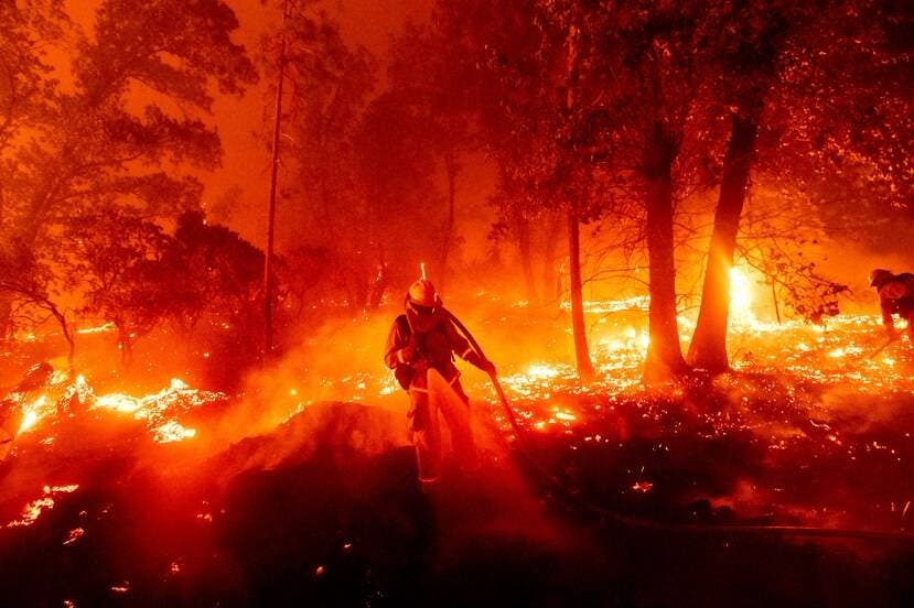 Incendios destruyen cientos de casas en noroeste de EEUU
