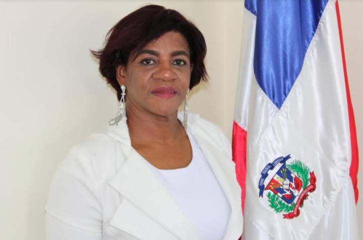 Alcaldesa Palenque pide traslado granceras operan en río Nizao