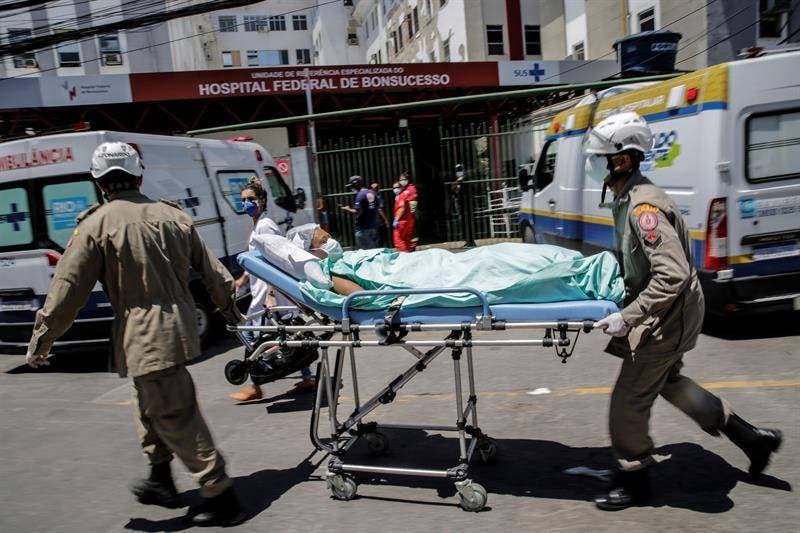 Evacúan a 200 pacientes por incendio en hospital de Río de Janeiro