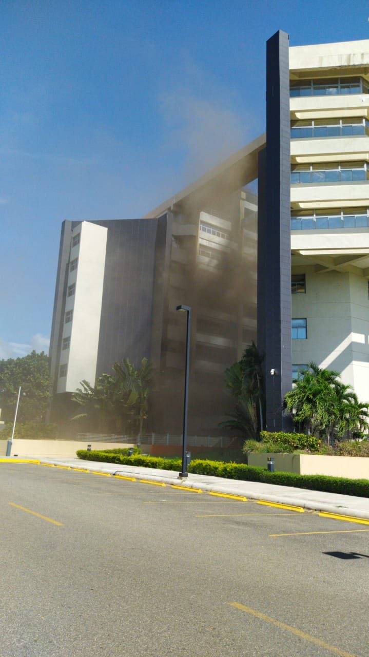 Incendio en edificio administrativo de la UASD