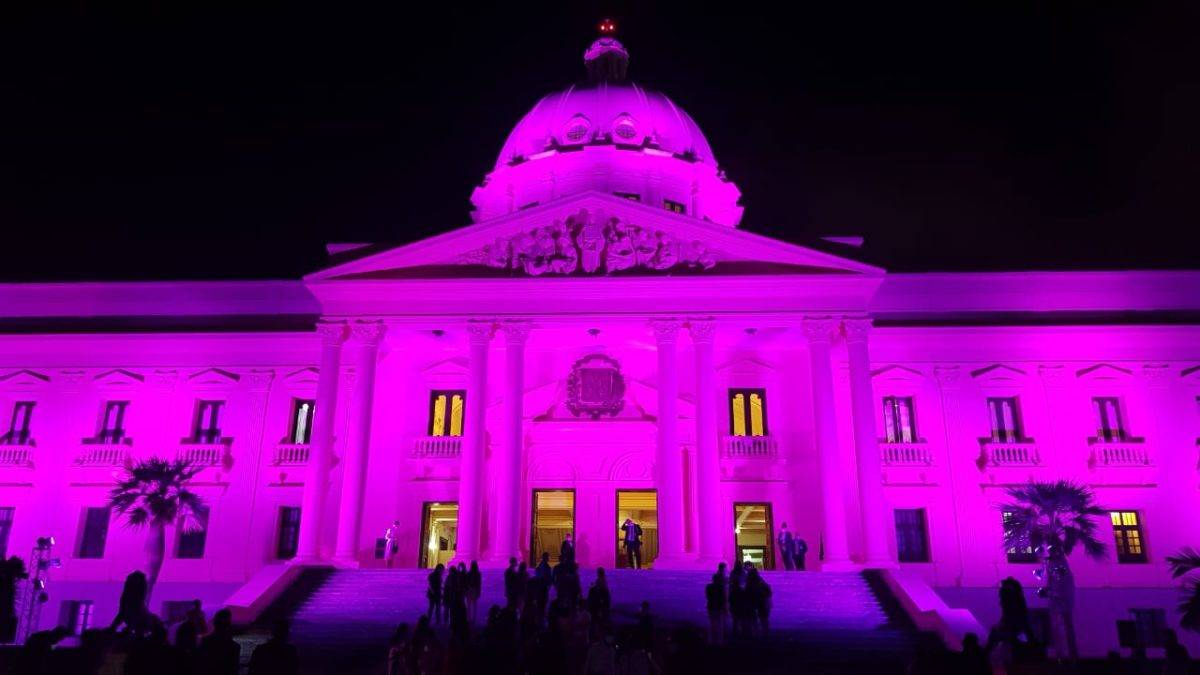Palacio Nacional se viste de rosado en apoyo a Sensibilización sobre el Cáncer de Mama