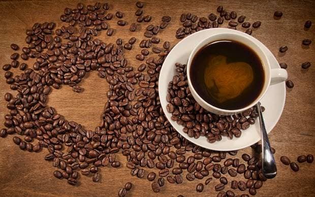 Estudio: Beber más de 2 tazas de café al día reduce el 44 % la mortalidad