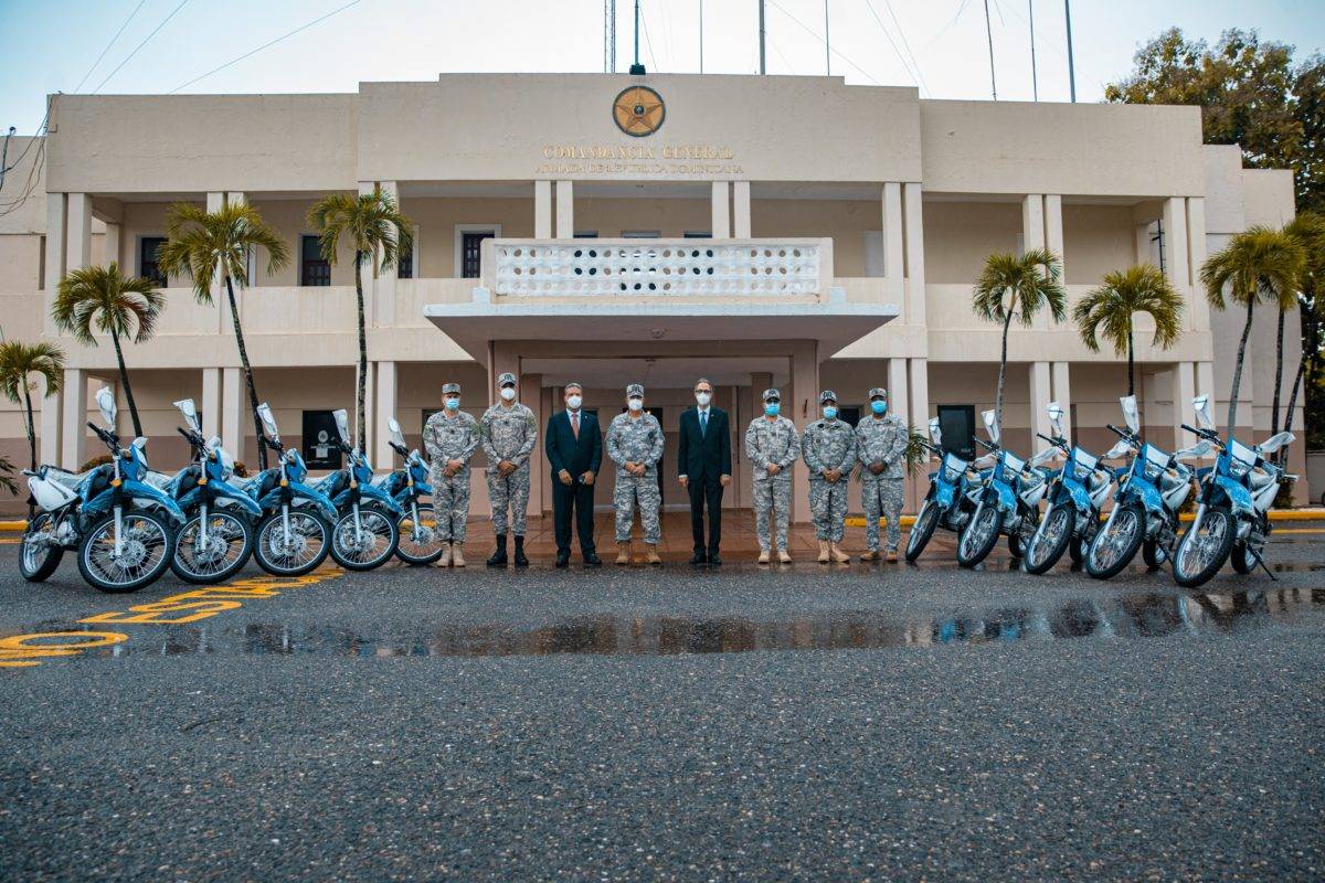 Banco Popular entrega motocicletas a la Armada de República Dominicana