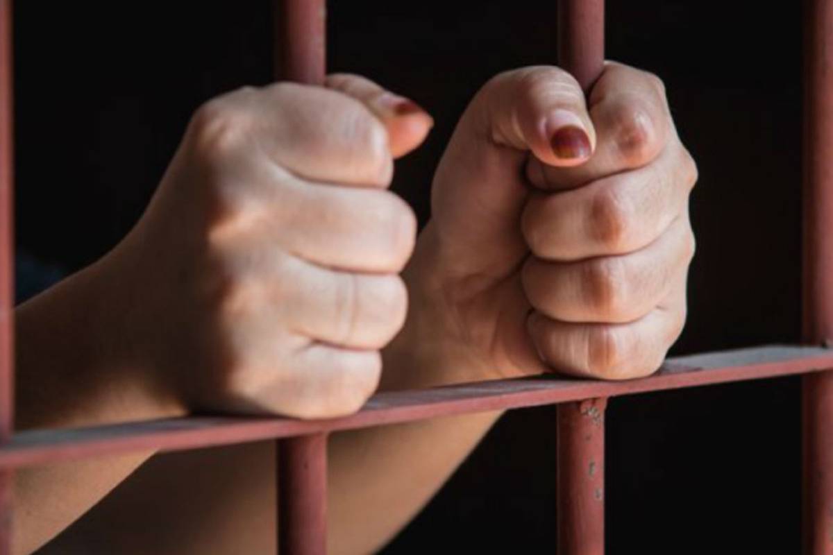 Mujer en prisión preventiva por usar a adolescentes en explotación sexual y venta de drogas