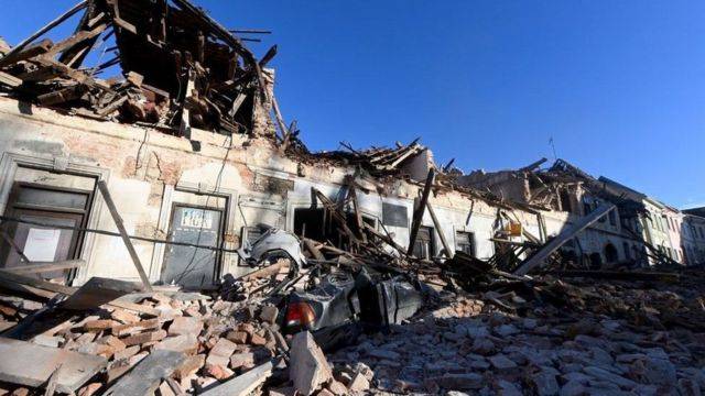 El papa pide a los países que ayuden a Croacia tras el terremoto del martes