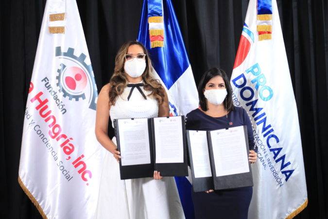 Firma de acuerdo entre Fundacion Francina Hungria y ProDominicana.