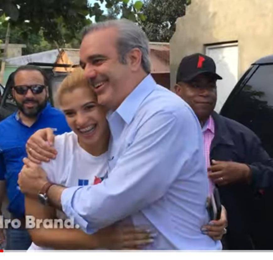 Kimberly Taveras publica foto con Luis Abinader y se despide de la administración pública