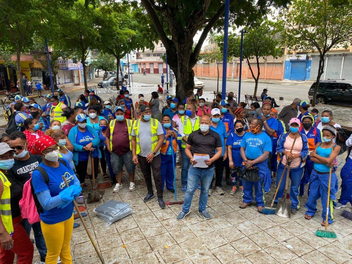 Ayuntamiento del Distrito Nacional  aumentó equipos y personal para recogida de basura en Año Nuevo