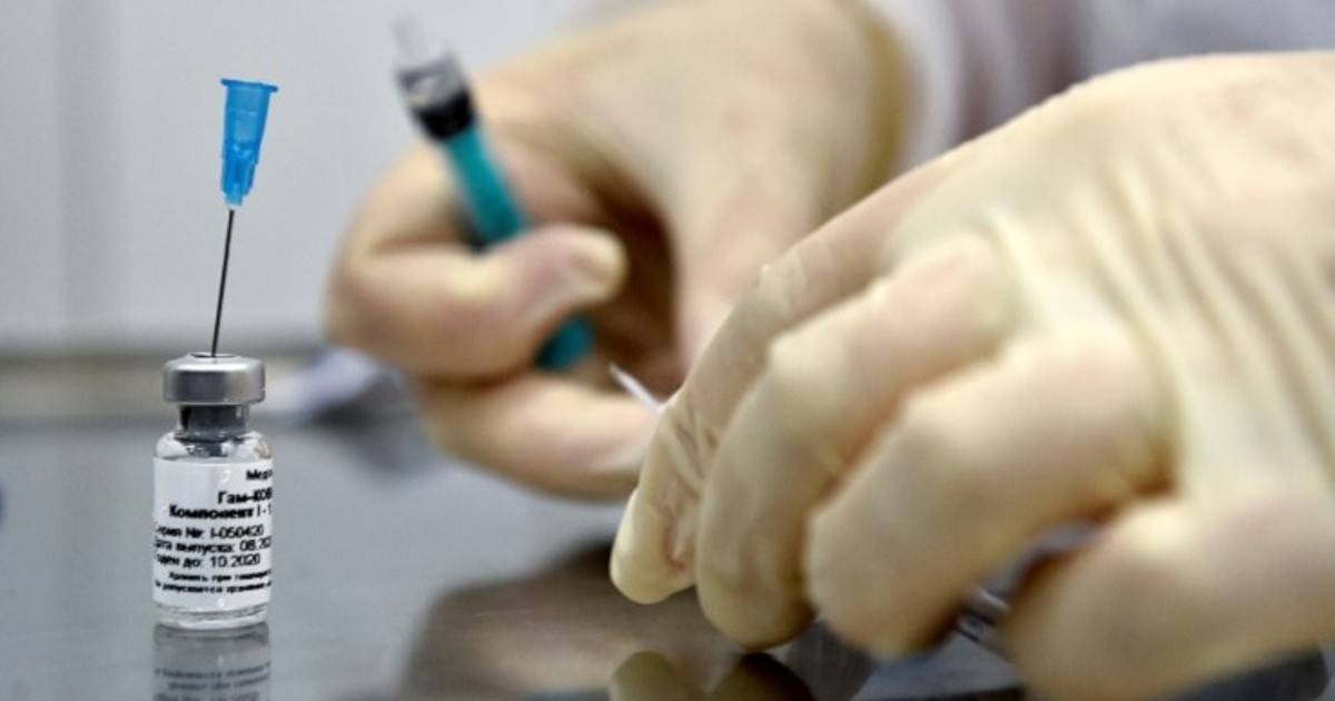 Vacunas llegan a España mientras detectan 4 casos de cepa británica