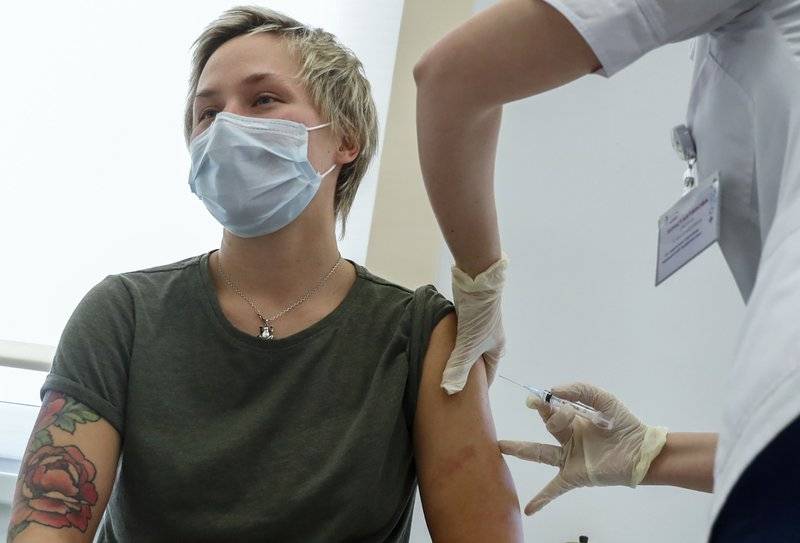 Moscú abre docenas de centros de vacunación contra COVID-19