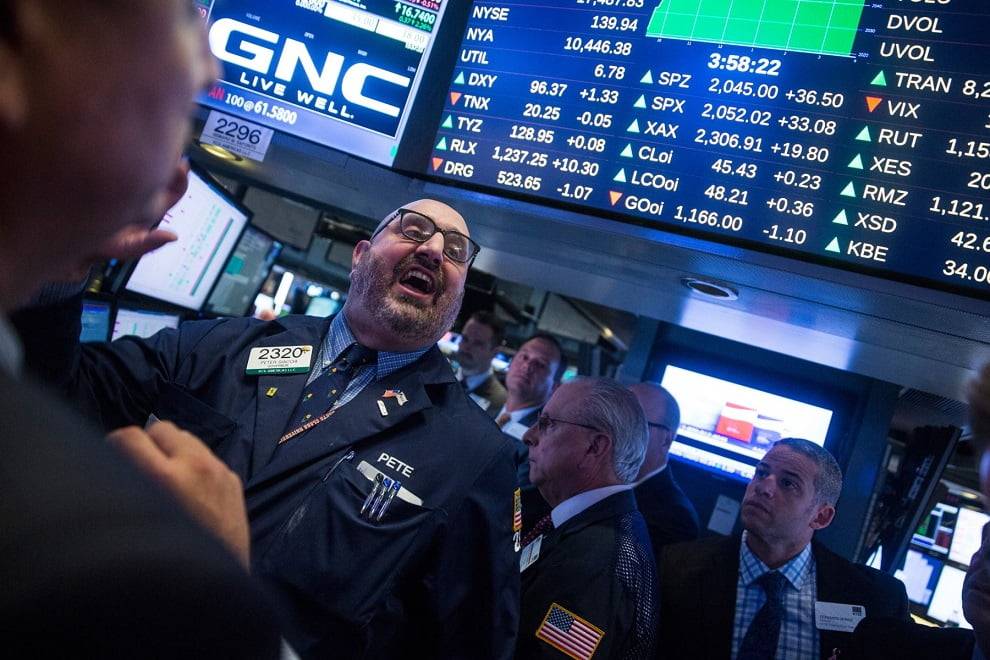 Wall Street cierra en rojo por tensión en Ucrania y el Dow baja un 1,43 %