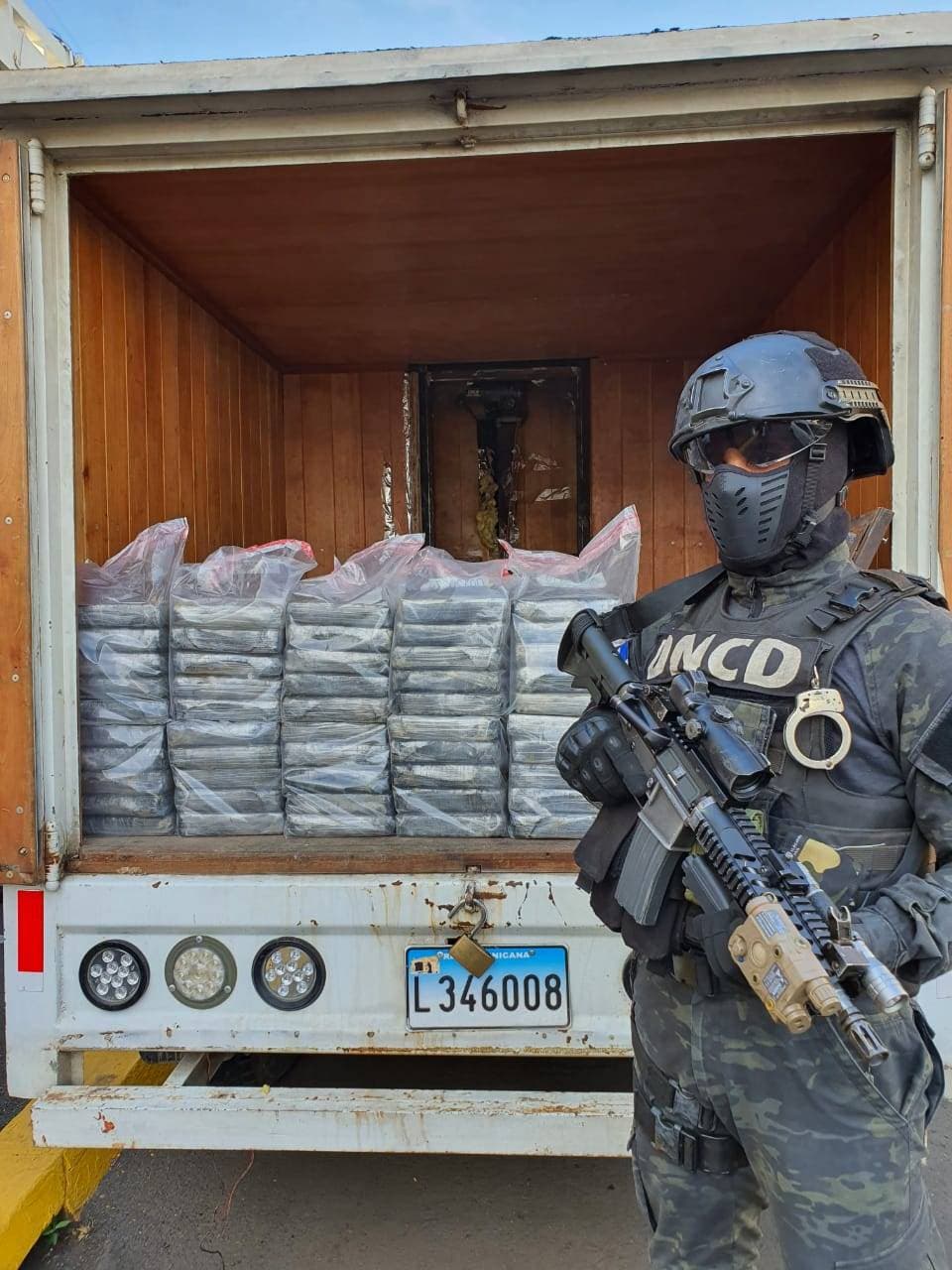 Así fueron decomisados 55 paquetes cocaína próximo al peaje de la Autopista Duarte
