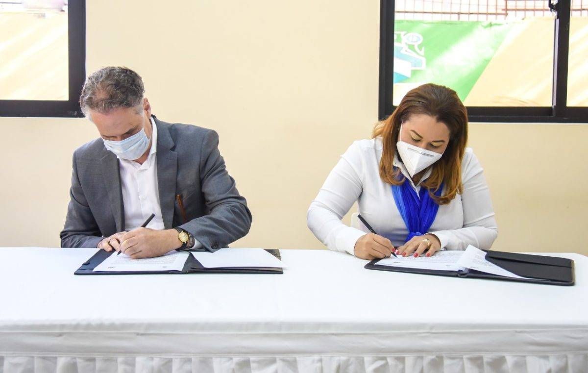 Ministerio de la Mujer y el Centro Casas Comunitarias de Justicia firman acuerdo