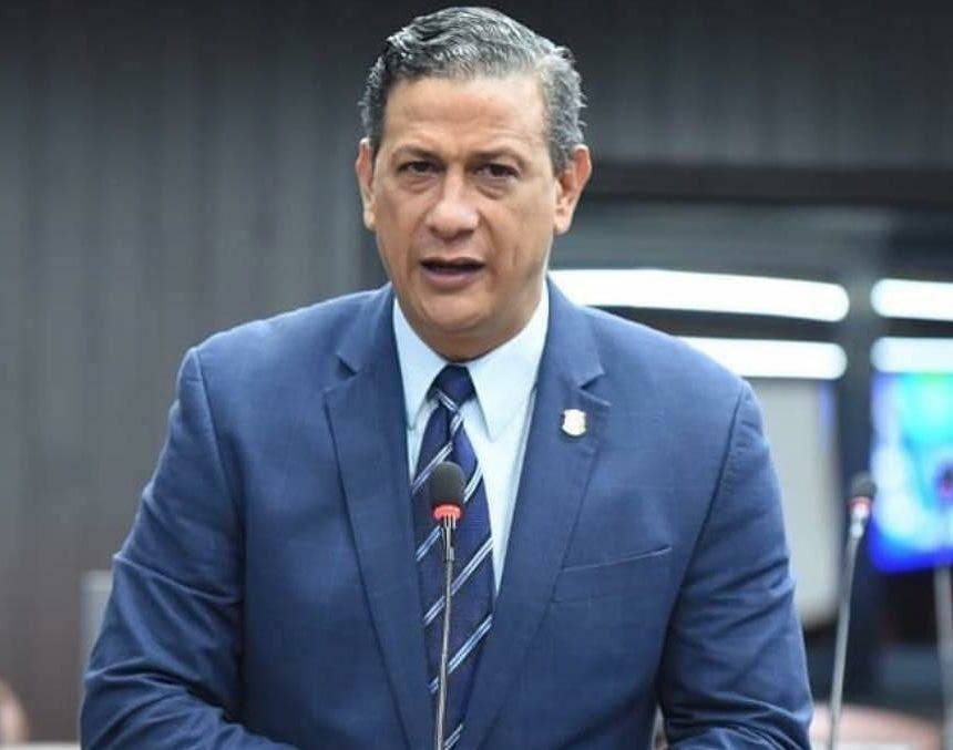 Robinson Díaz afirma no renunció por licitación compra de jeringuillas para inmunización