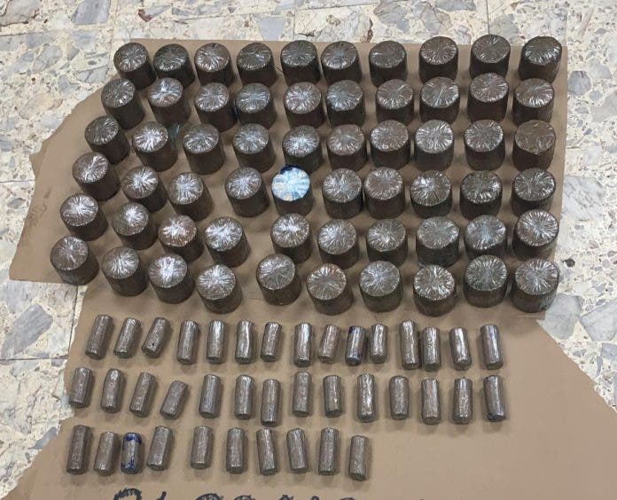 Intentaron enviar a Hong Kong  a 19 kilos de cocaína en tableros de vehículos
