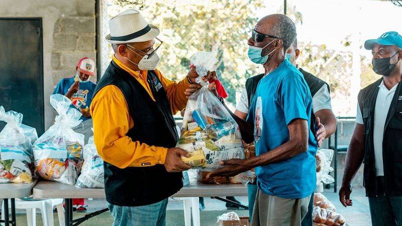 FEJUS lleva ayuda alimentaria a comunitarios de Villa Verde